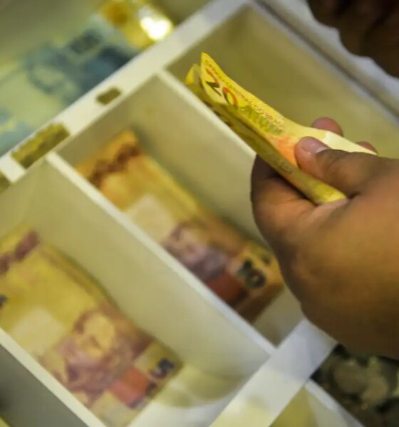 trabalhadores-nascidos-em-novembro-e-dezembro-recebem-abono-salarial