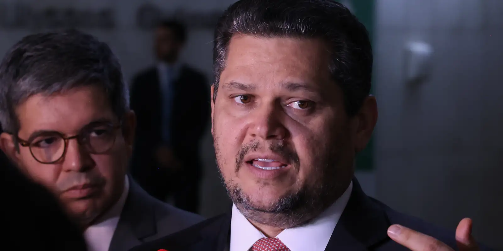 alcolumbre-envia-pec-do-fim-da-escala-6×1-para-ccj-do-senado