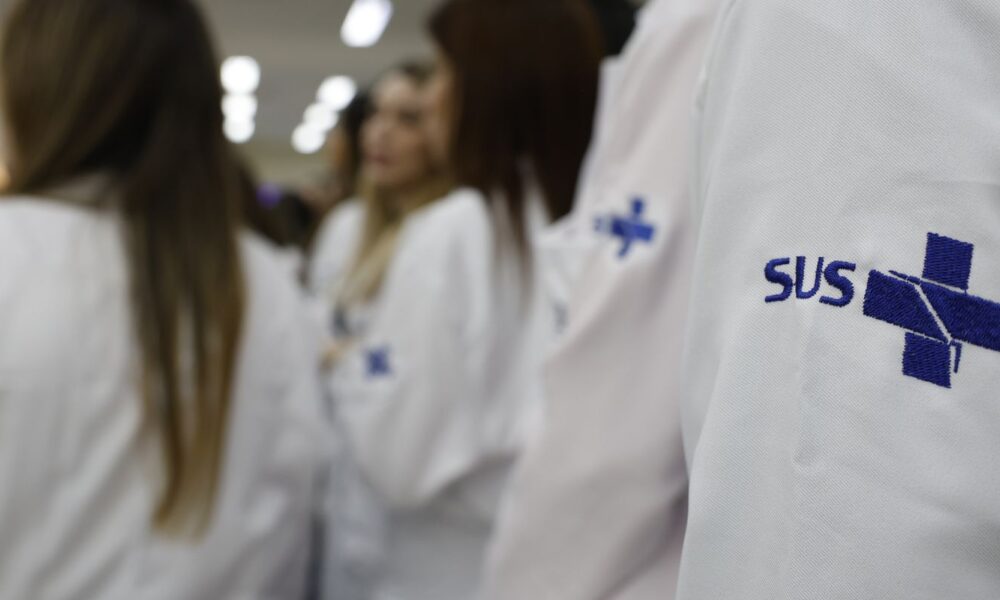 saude-estende-atuacao-de-676-medicos-especialistas-no-sus