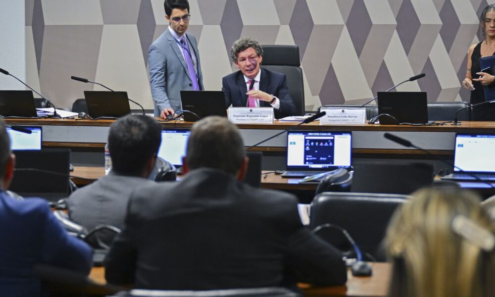 ajustes-no-texto-adiam-votacao-da-mp-da-“taxa-das-blusinhas”