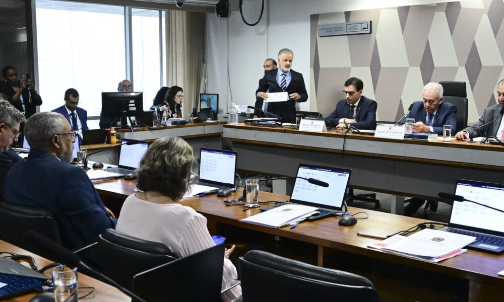 ccj-do-senado-aprova-pec-que-acaba-com-jornada-6×1