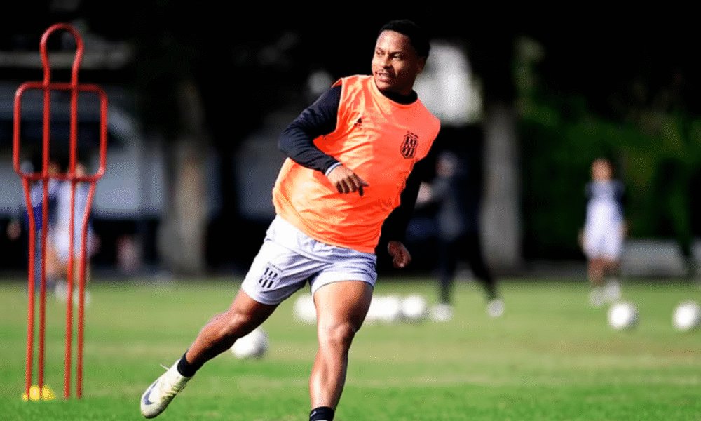 ponte-preta:-mais-dois-jogadores-deixam-clube-e-cobram-mais-de-r$-500-mil