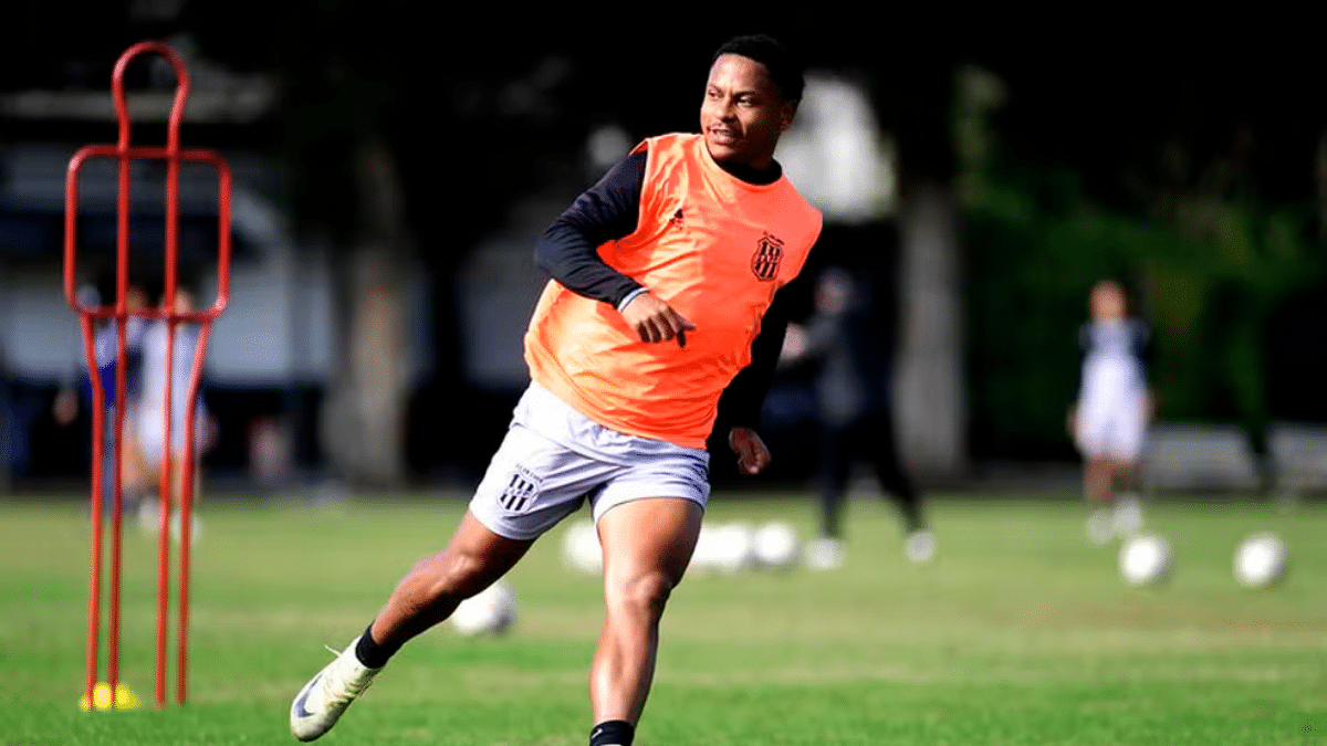 ponte-preta:-mais-dois-jogadores-deixam-clube-e-cobram-mais-de-r$-500-mil