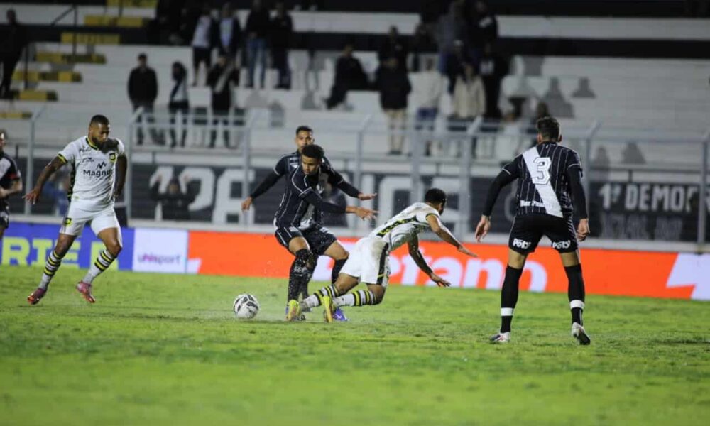 ponte-preta-perde-para-o-sao-bernardo-e-se-isola-com-pior-jejum-da-historia-da-serie-b