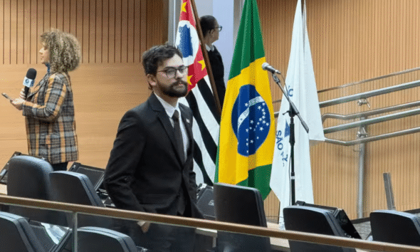 vini-oliveira-e-cassado-pela-camara-de-campinas-por-23-votos