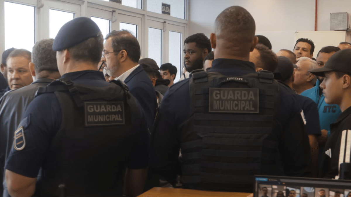 seguranca-e-reforcada-na-camara-apos-briga-durante-julgamento-que-pode-cassar-vini-oliveira