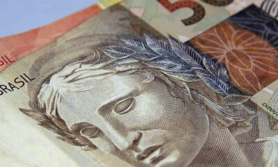 brasileiros-retiram-r$-10,5-bilhoes-da-poupanca-em-agosto