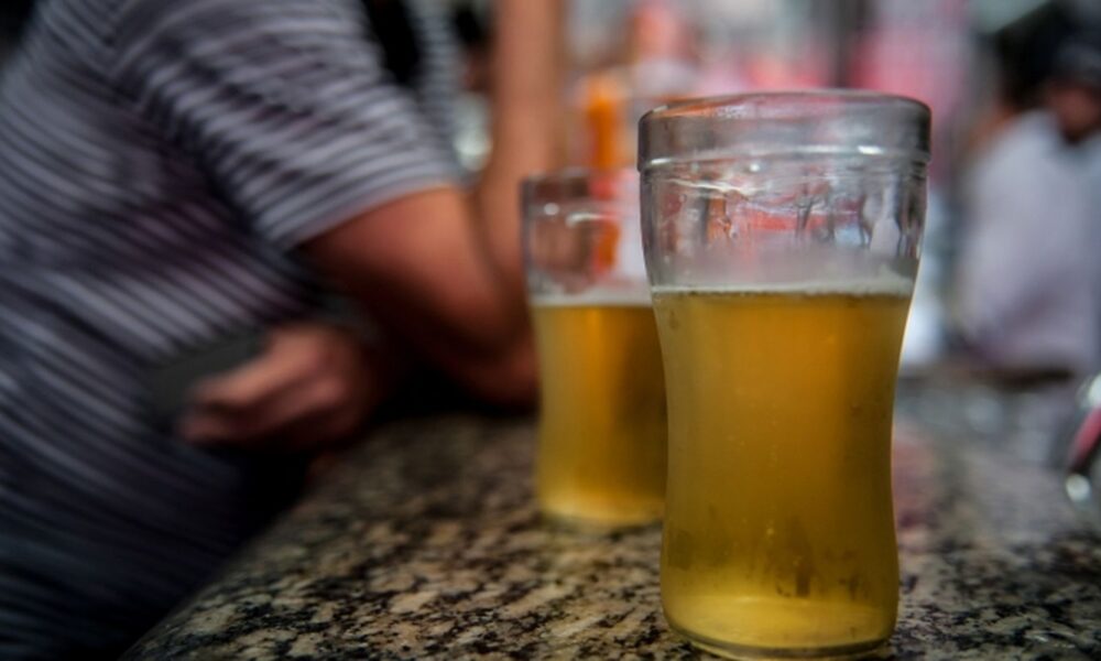 alcool-e-cigarro-podem-causar-cegueira,-alertam-especialistas