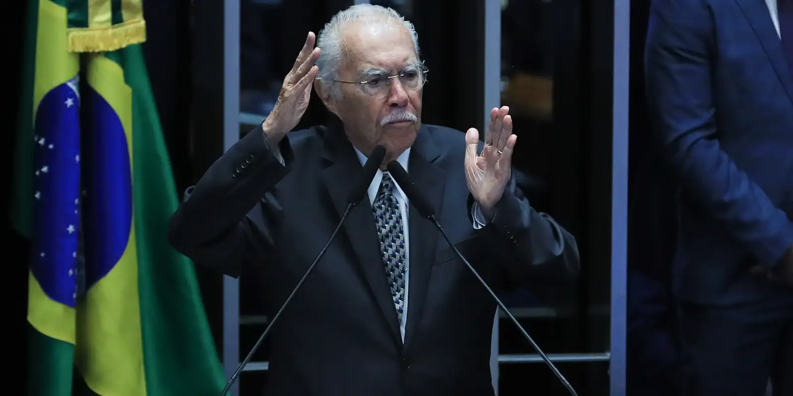 ex-presidente-jose-sarney-e-internado-com-quadro-de-pneumonia