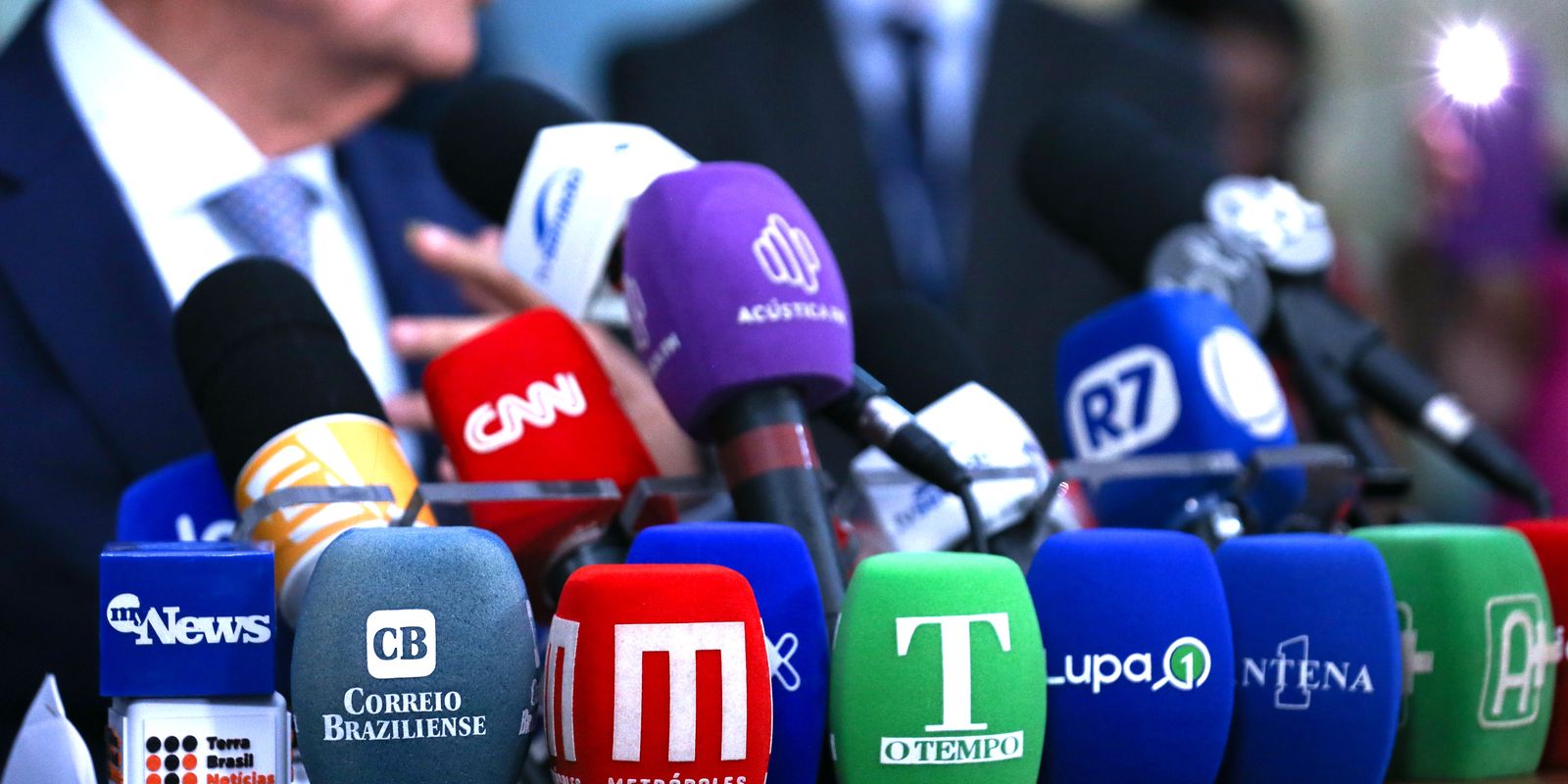 assedio-e-sobrecarga-ameacam-saude-mental-de-jornalistas,-diz-pesquisa