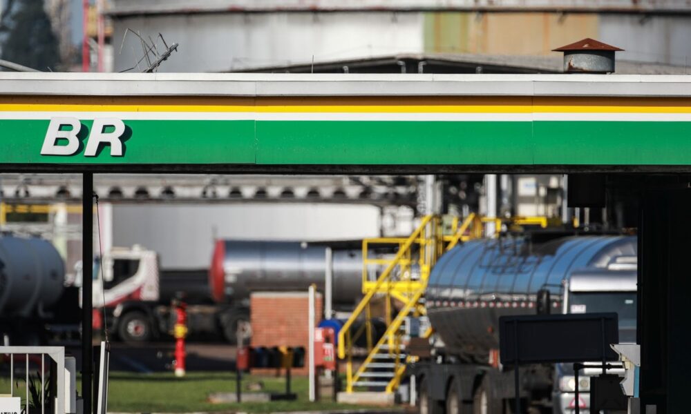 petrobras-aumenta-diesel,-mas-subsidio-mantem-valor-final;-entenda