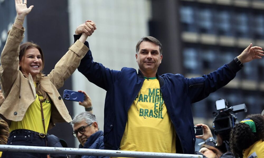flavio-bolsonaro-propoe-enxugar-estado-e-endurecer-acoes-de-seguranca