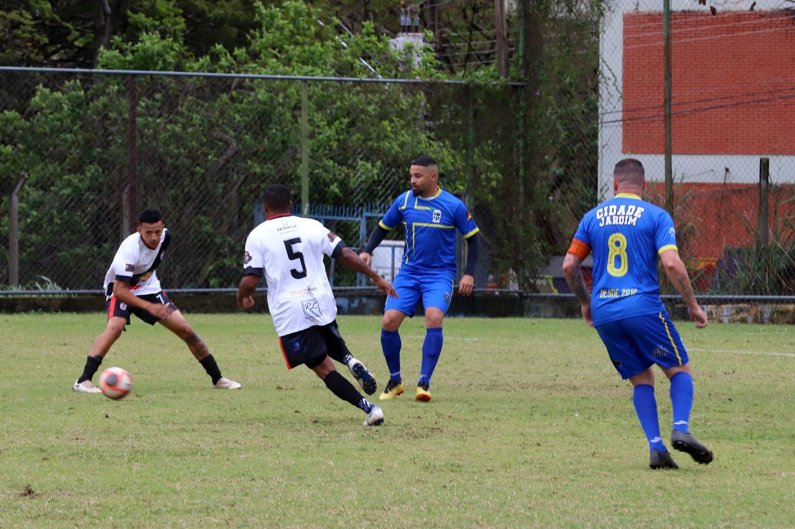 futebol-amador-comeca-neste-domingo-com-32-times-e-ex-jogadores-profissionais;-veja-jogos