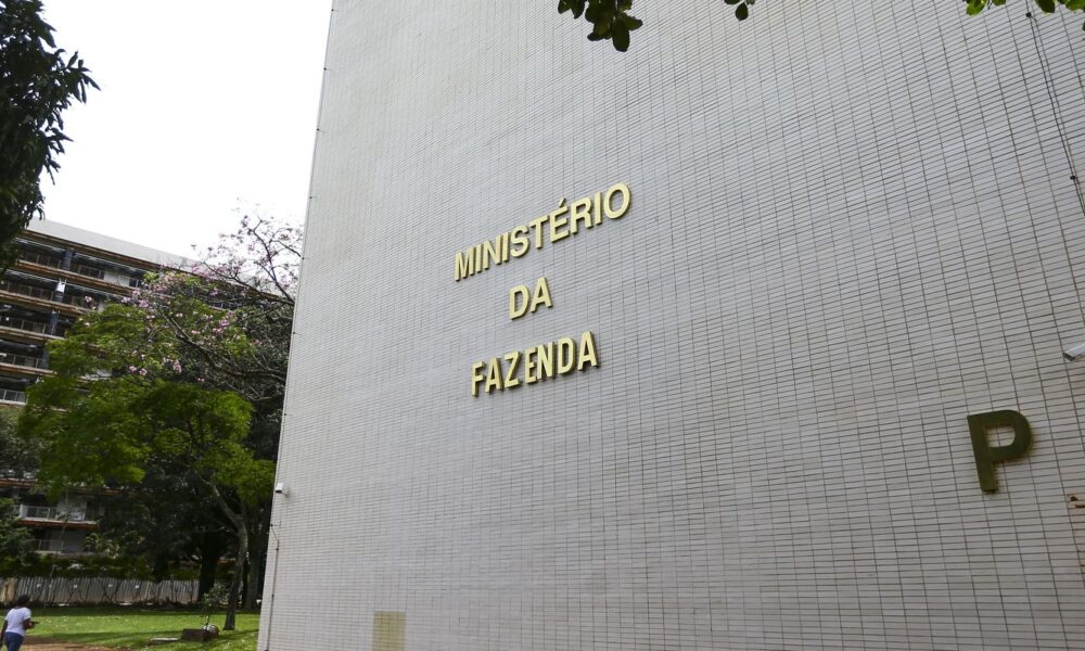 governo-reduz-projecao-do-pib-para-2%-em-2026-e-2,3%-em-2027
