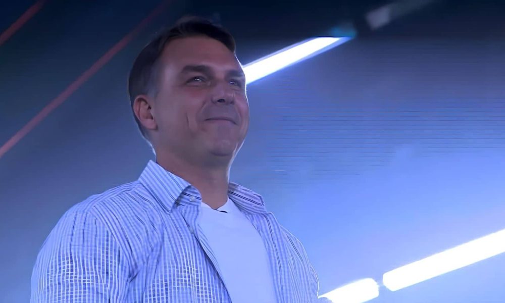 flavio-bolsonaro-participa-do-rodeio-de-jaguariuna-ao-lado-de-tarcisio-de-freitas