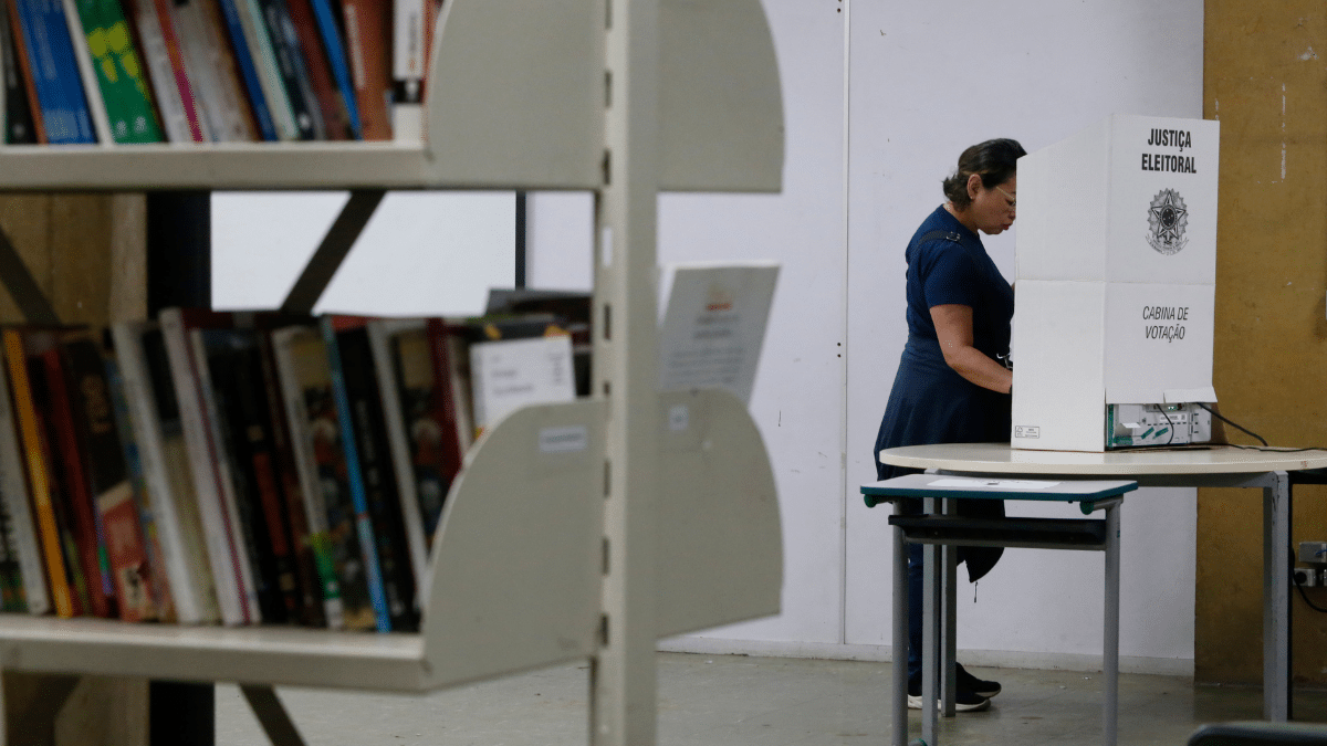 vai-votar?-veja-se-pode-usar-o-celular,-ir-sem-camisa-e-quais-documentos-levar-nas-eleicoes