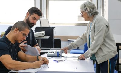 eleitores-do-rio-seguem-em-fila-de-votacao-ate-depois-das-19h