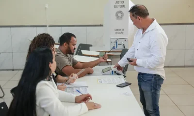 flavio-bolsonaro-vence-em-todas-as-49-cidades-da-regiao-no-1o-turno;-veja-o-mapa-eleitoral