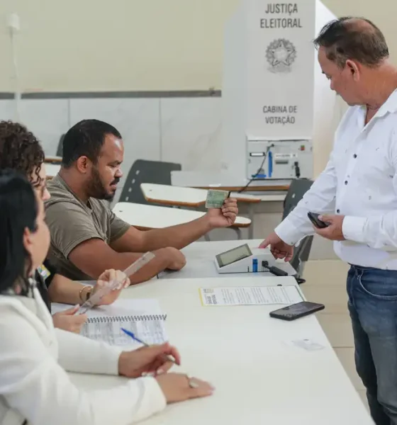 flavio-bolsonaro-vence-em-todas-as-49-cidades-da-regiao-no-1o-turno;-veja-o-mapa-eleitoral