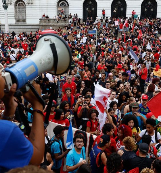 estudantes-fazem-atos-pelo-pais-em-apoio-a-lula