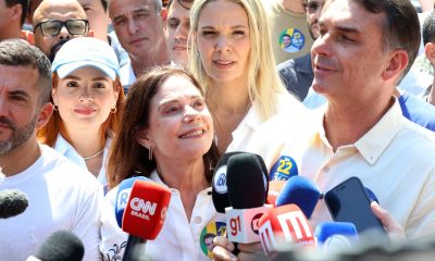 flavio-bolsonaro-faz-ato-no-rio-ao-lado-de-douglas-ruas