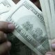 dolar-cai-a-r$-4,98-e-acumula-perda-de-4,44%-na-semana