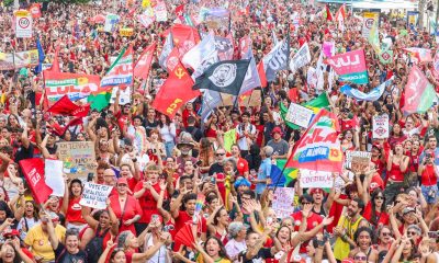 milhares-ocupam-copacabana-em-ato-pela-democracia-e-em-apoio-a-lula