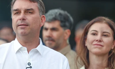 flavio-bolsonaro-participa-de-missa-na-catedral-de-brasilia