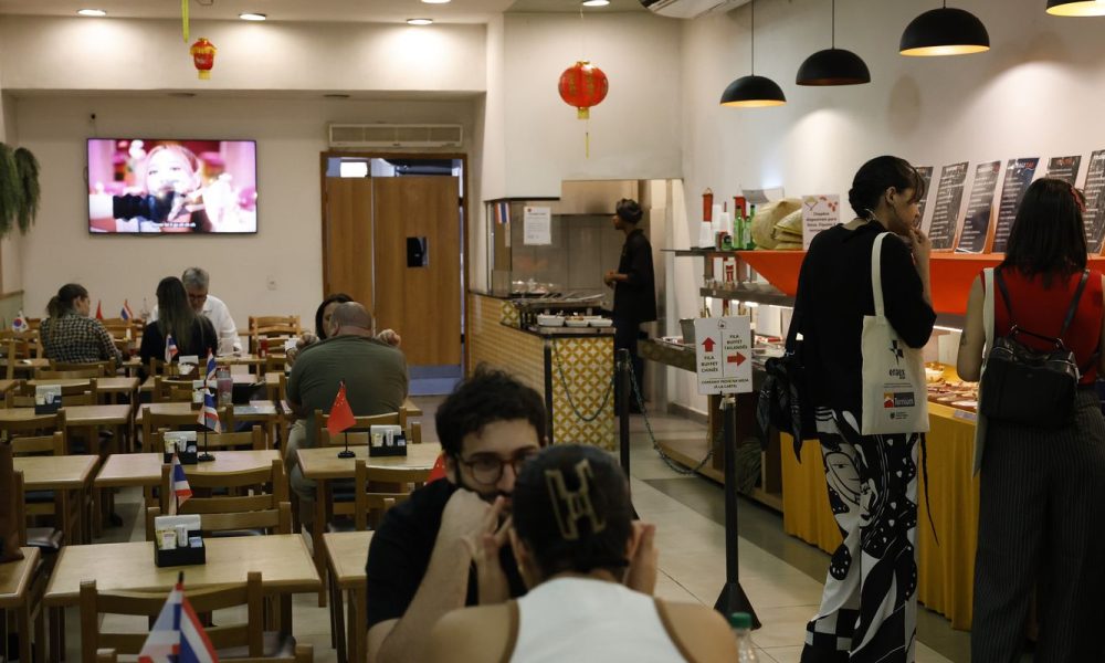 setor-de-servicos-cai-0,1%-de-julho-para-agosto,-mostra-ibge