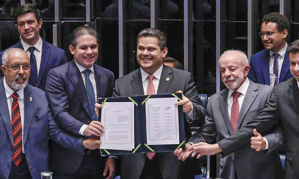 alcolumbre-homenageia-paim-no-fim-da-6×1;-entenda-motivo