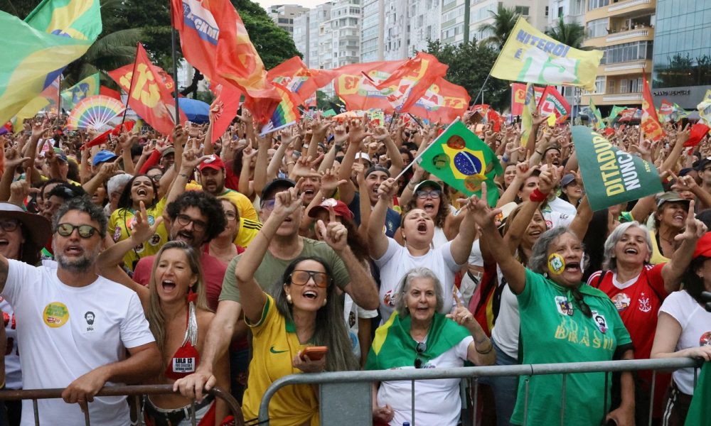 ato-em-apoio-a-democracia-e-a-lula-reune-milhares-no-rio-e-brasilia