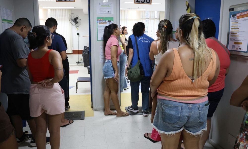 moradores-da-mare-se-mobilizam-para-divulgar-locais-de-votacao