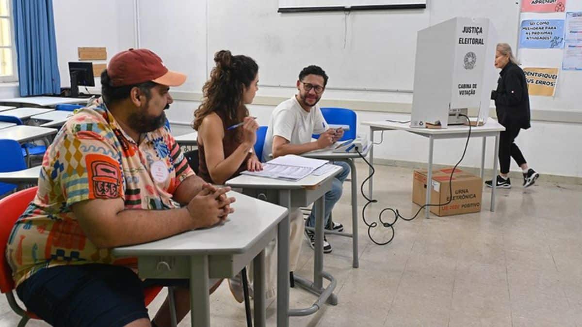 foi-convocado-como-mesario?-saiba-se-precisa-trabalhar-no-2o-turno