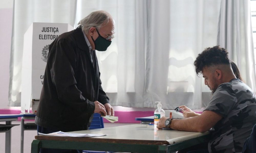 eleitores-com-mais-de-70-anos-sao-obrigados-a-votar-no-2o-turno-neste-domingo?