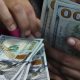 dolar-fecha-abaixo-de-r$-5-e-recua-1,58%-na-semana