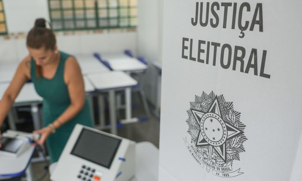 tse-informa-que-900-urnas-foram-substituidas-ate-o-meio-dia