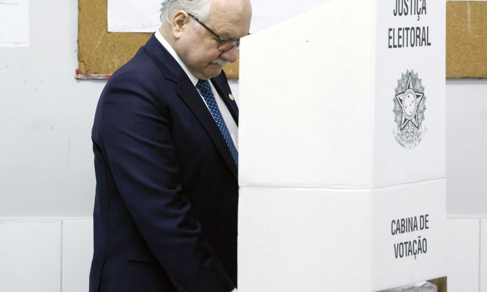 vontade-das-urnas-precisa-ser-respeitada,-afirma-fachin-apos-votar