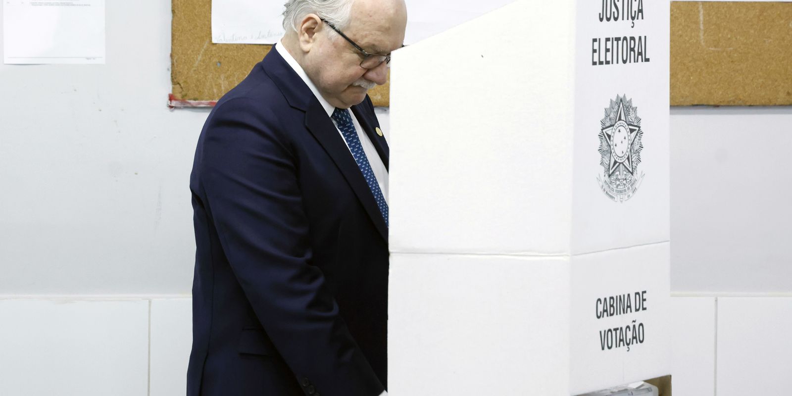 vontade-das-urnas-precisa-ser-respeitada,-afirma-fachin-apos-votar