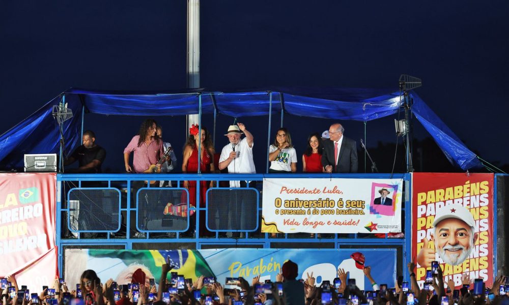“ato-vergonhoso”,-diz-lula-sobre-fuga-de-flavio-bolsonaro