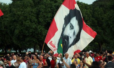 lula-e-eleitores-idosos-se-emocionam-em-“festa-de-aniversario”