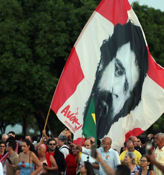 lula-e-eleitores-idosos-se-emocionam-em-“festa-de-aniversario”