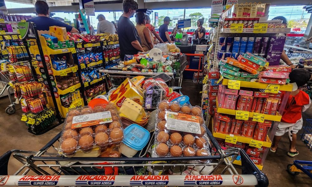 consumo-de-alimentos-cresce-apos-proibicao-das-bets-no-pais,-diz-abras