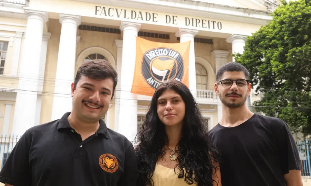 ato-de-estudantes-da-uff-deu-pontape-em-mobilizacao-por-virada-de-lula