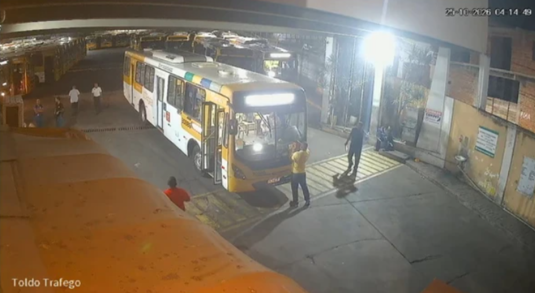 ÁUDIO REVELA SUPOSTA ARTICULAÇÃO SINDICAL PARA ADESIVAR ÔNIBUS COM PROPAGANDA ELEITORAL DE LULA EM SALVADOR